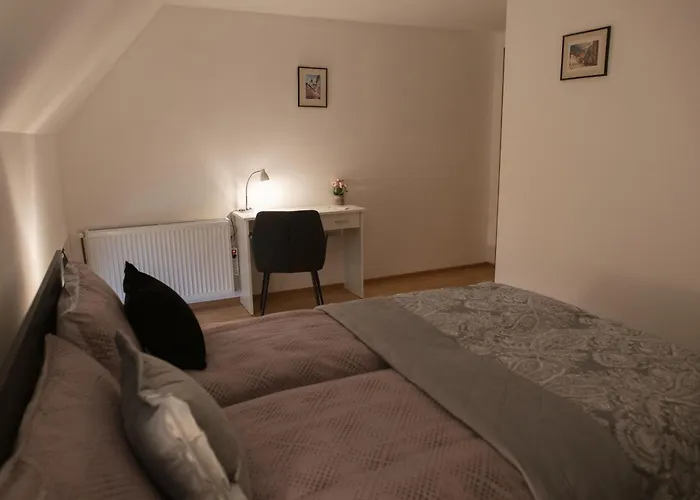 Mountain Escape Charm 公寓